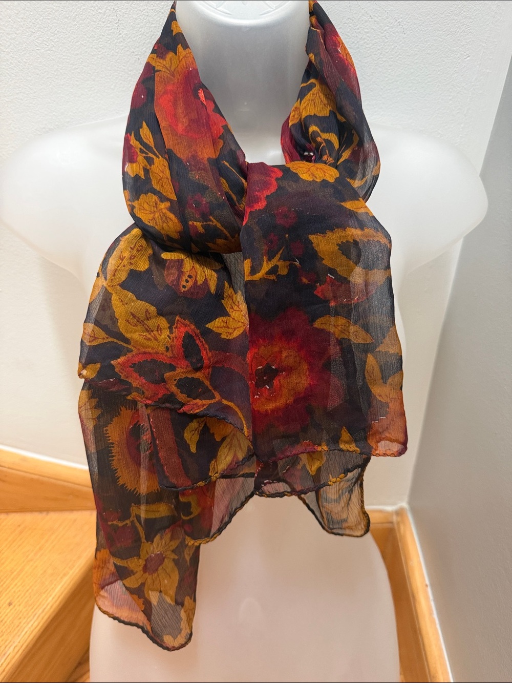 VTG Nostalgic Nash Moody Floral Gauze Scarf Rayon. Made in India